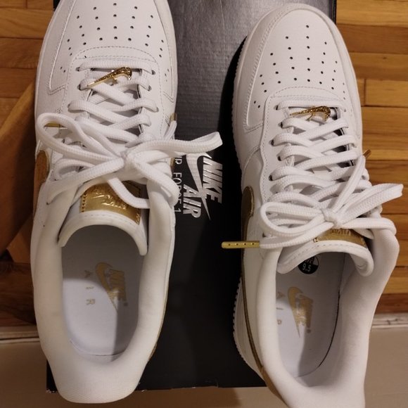 Nike Air Force 1 '07 LV8 Low DC2181-100 - White Metallic Gold Size Men 9.5 - Picture 4 of 14